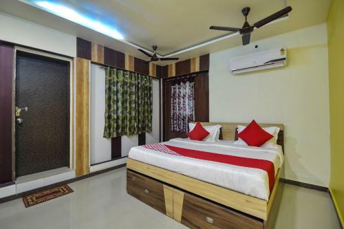 Oyo 16076 Hotel Happy Day