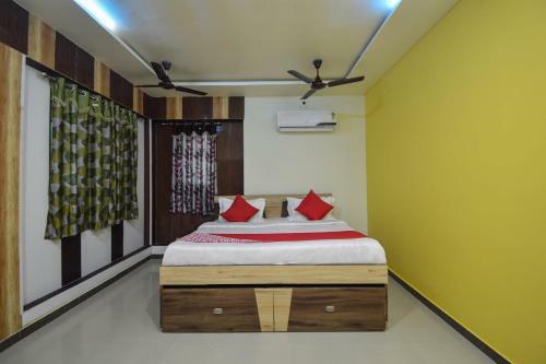 Oyo 16076 Hotel Happy Day