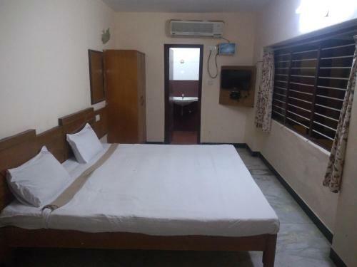 Lodge Hotel Sarvamangalam Inn