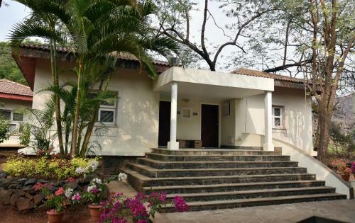 Hotel Modi's Resort Karjat