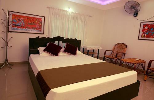 Hotel Munroe Island Lake Resort