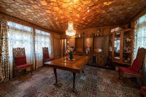 Bed & Breakfast Houseboat Shama