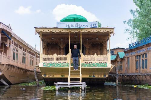 Bed & Breakfast Houseboat Shama