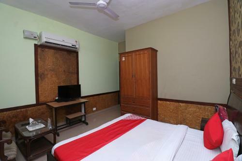 Hotel Oyo 26584 Royal Castle