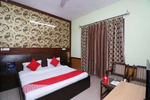 Hotel Oyo 26584 Royal Castle