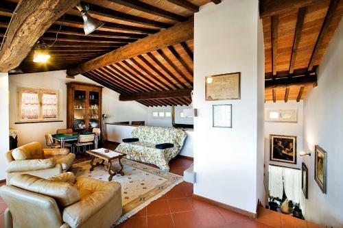 Torricella Villa Sleeps 10 Pool