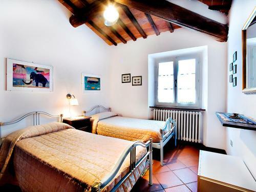 Torricella Villa Sleeps 10 Wifi