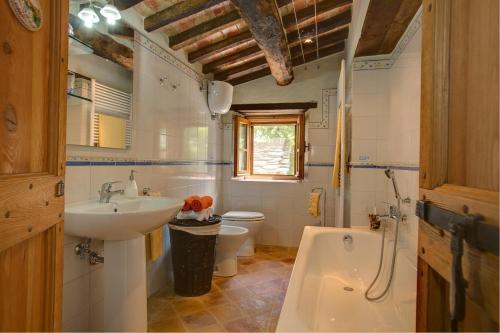Col Di Morro Villa Sleeps 6 Pool Wifi