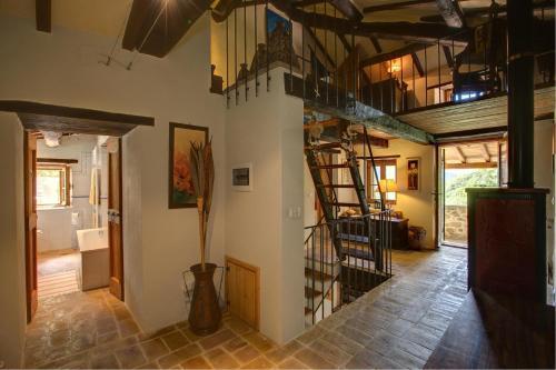 Col Di Morro Villa Sleeps 6 Pool Wifi