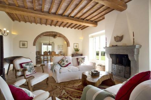 Podere Dottrina Villa Sleeps 12 Wifi