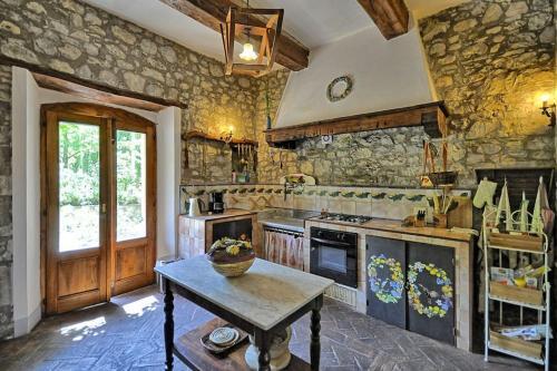 Osteriola Villa Sleeps 12 Pool Wifi