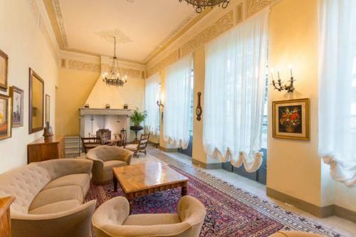 Ponte A Bozzone Villa Sleeps 15 Pool Air Con Wifi