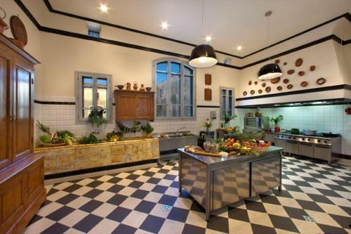 Ponte A Bozzone Villa Sleeps 15 Pool Air Con Wifi