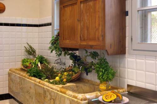 Ponte A Bozzone Villa Sleeps 15 Pool Air Con Wifi