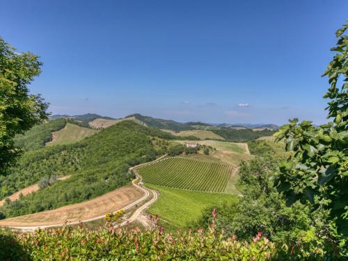 Spacious Mansion In Sant'angelo In Vado With Pool