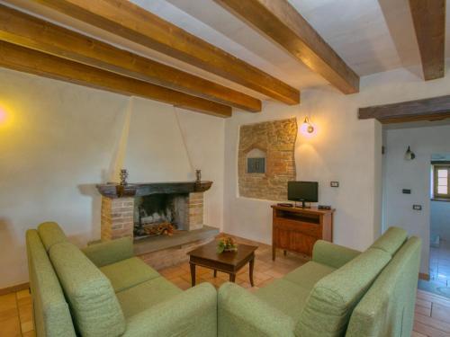 Spacious Mansion In Sant'angelo In Vado With Pool