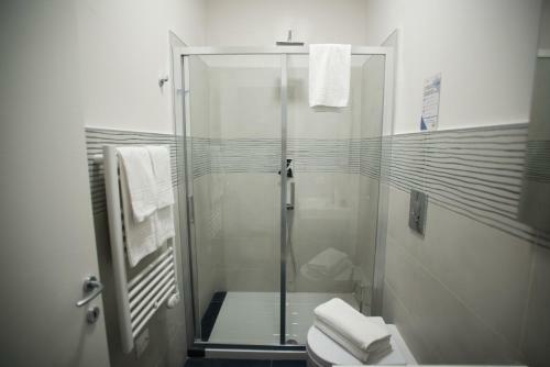 Hostal 6th Land - Rent Rooms Affittacamere