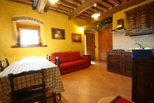 Gallicano Villa Sleeps 8 Wifi