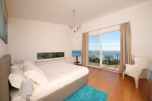 Villa Albachiara, Private Luxury Villa With Private Pool And Lake View