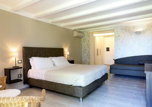 Hostal Tenuta Lamborghini Golf & Resort