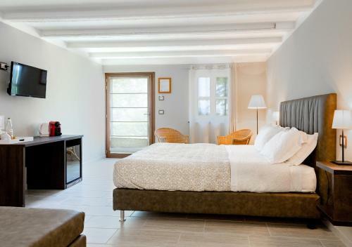 Hostal Tenuta Lamborghini Golf & Resort