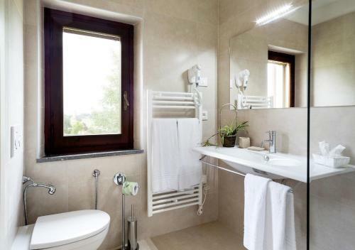 Hostal Tenuta Lamborghini Golf & Resort
