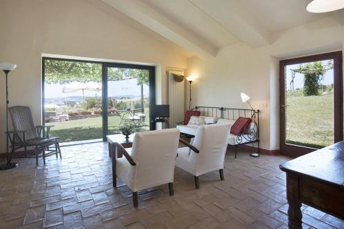 Poderone Villa Sleeps 9 Wifi
