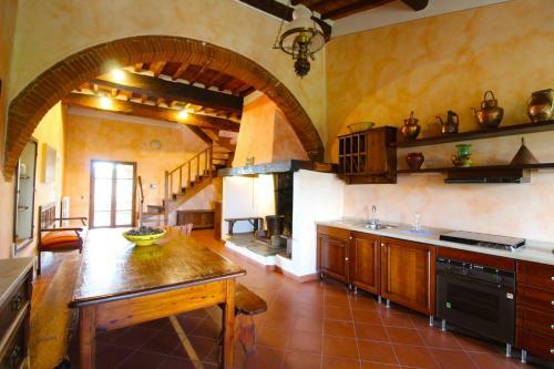 Monte San Savino Villa Sleeps 15 Pool Wifi