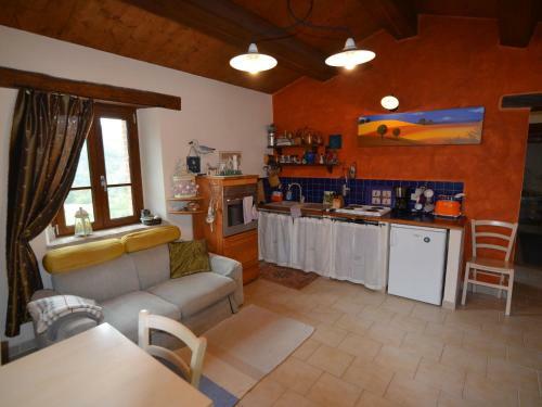 Vintage Apartment In Emilia-romagna Near The Forest