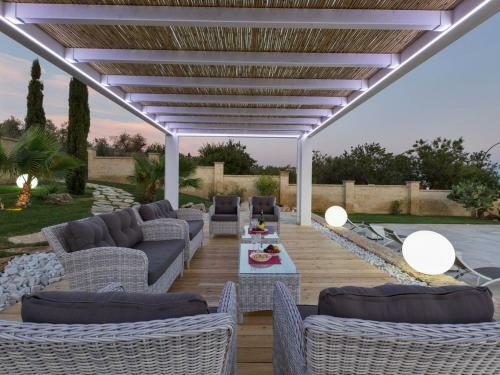 Parabita Villa Sleeps 12 Pool Air Con Wifi