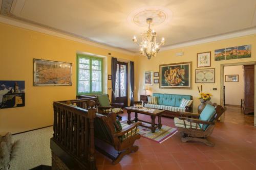 Orzale Villa Sleeps 8 Pool Air Con Wifi