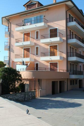 Apartamento Condominio Fortino