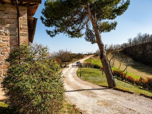 Modern Mansion In Sant'angelo In Vado With Swimming Pool