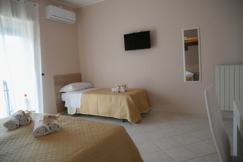 Hostal B&B Lamezia Airport