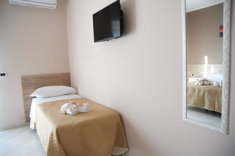 Hostal B&B Lamezia Airport