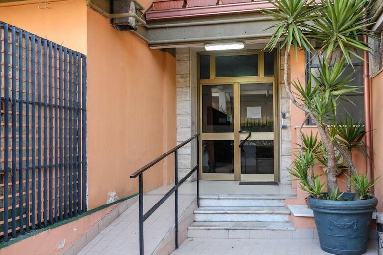 Hostal B&B Lamezia Airport
