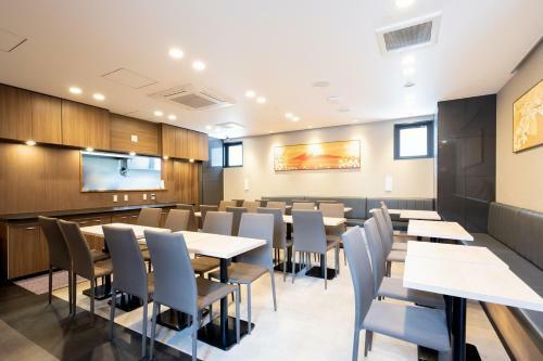 Shinsaibashi-higashi Crystal Hotel