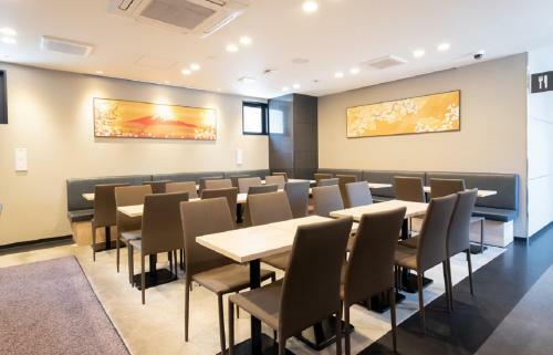 Shinsaibashi-higashi Crystal Hotel