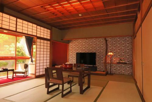 Hotel Okutsuhotspa Ikedayakajikaen
