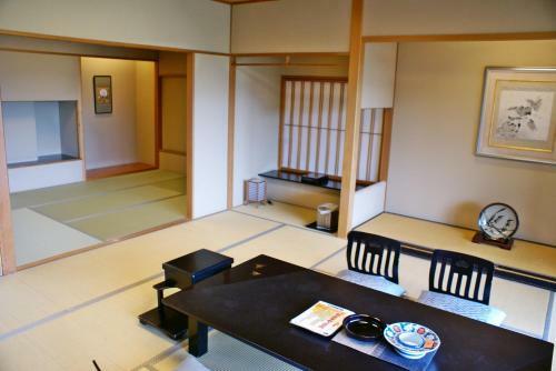 Shitakirisuzumeno Oyado Hotel Isobe Garden