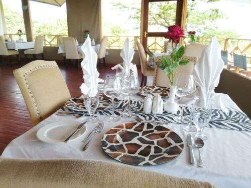 Emayian Luxury Camp