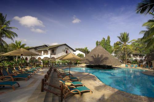 Hotel Pinewood Beach Resort And Spa
