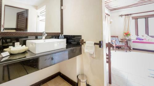 Hotel Jacaranda Indian Ocean Beach Resort