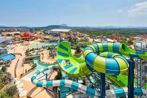 Landing Jeju Shinhwa World Hotel