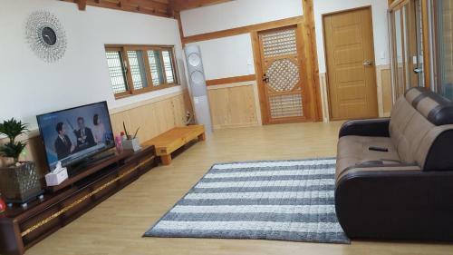 Hostal Myeongga Hanok Pension