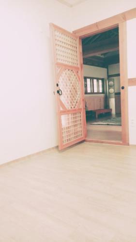 Hostal Myeongga Hanok Pension