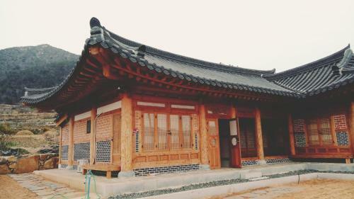 Hostal Myeongga Hanok Pension