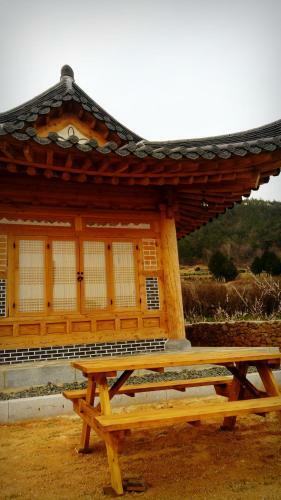 Hostal Myeongga Hanok Pension