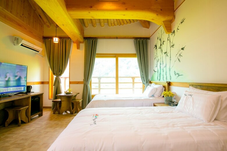 Hotel Royal Room Of King