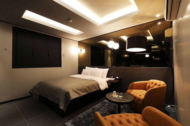 Rainbow Hotel